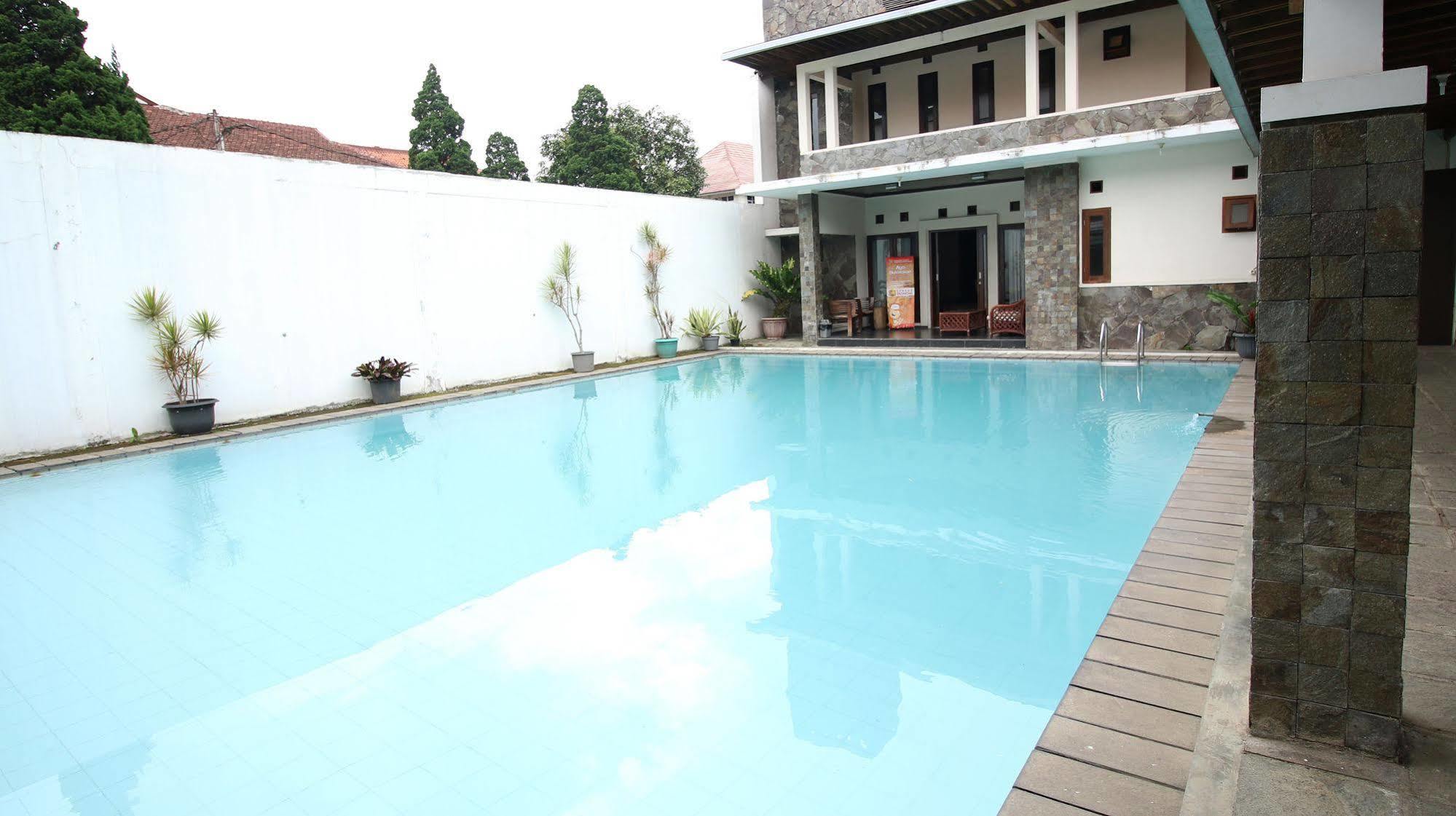 Zen Rooms Grand Hotel Lembang Eksteriør bilde